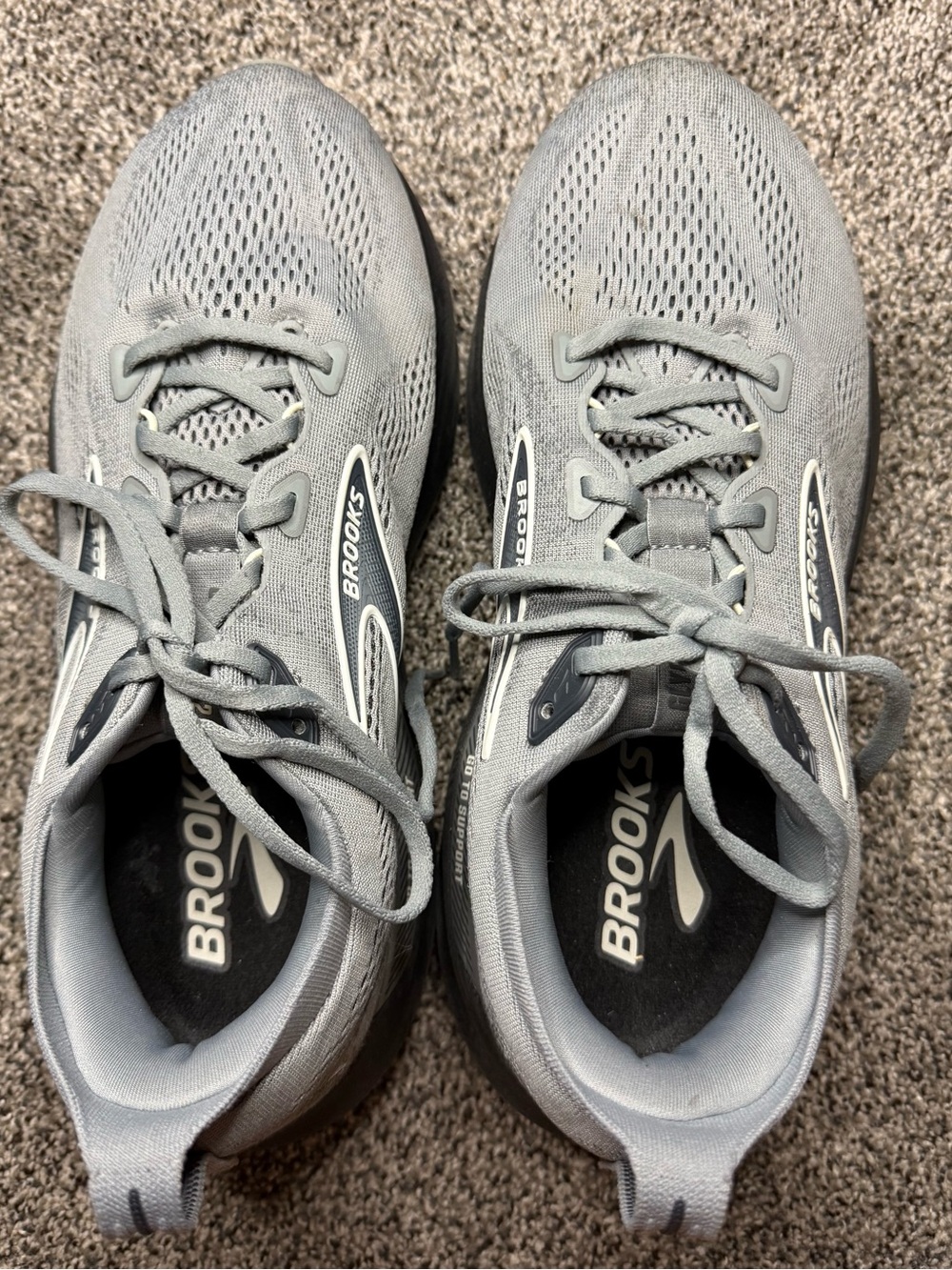Brooks Men's Light Gray Mesh Running Shoes